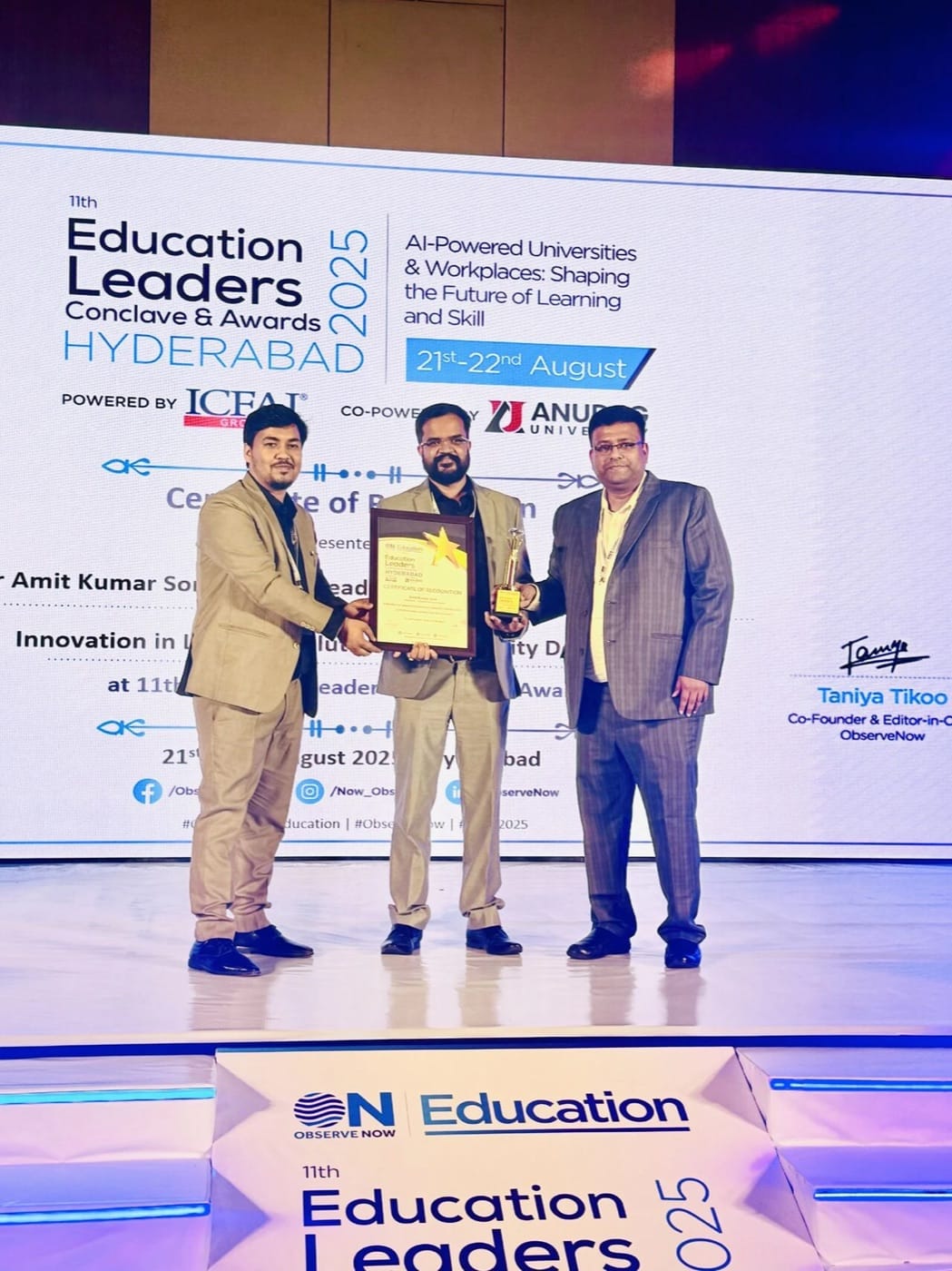 Amit Kumar Soni holding his award at the Education Leaders Conclave and Awards, Hyderabad, hosted by ObserveNow.