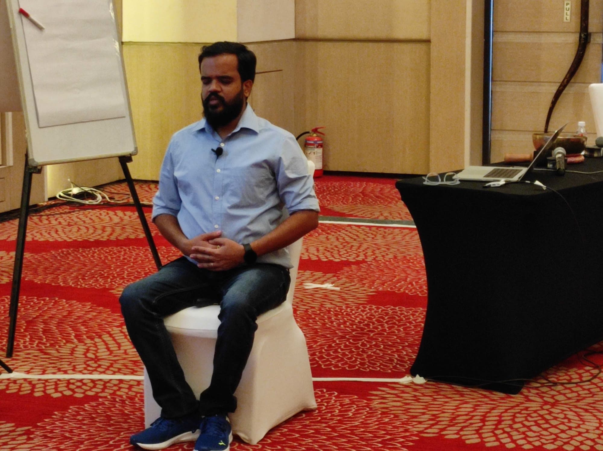Amit Kumar Soni seated, speaking in a reflective fireside-style session.